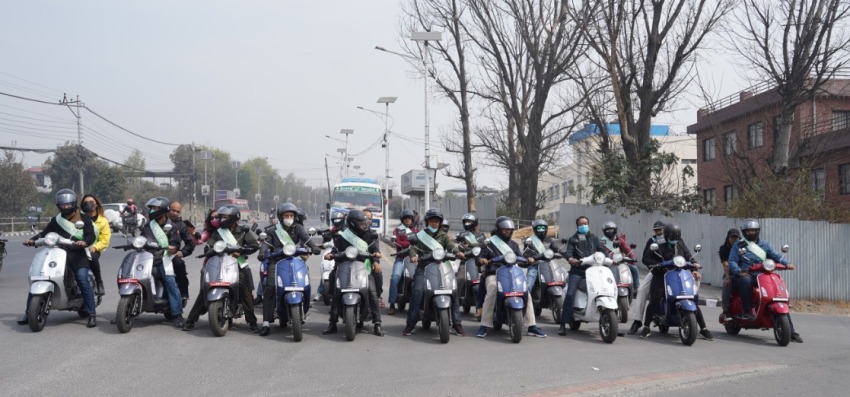 ह्वाइट लोटस मोटर्सको प्योर इभी इलेक्ट्रिक स्कुटर र्‍याली