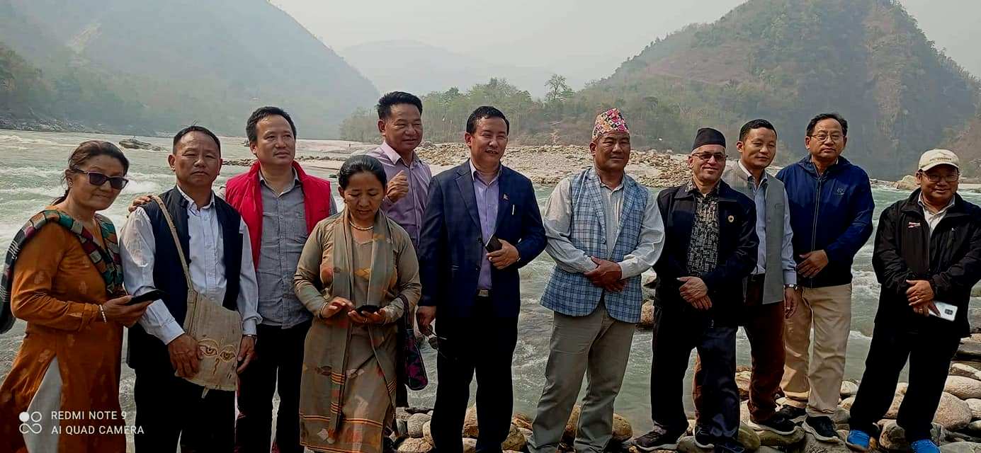 खुवालुङ पुगेर के भने प्रदेश १ का सांसदले ?