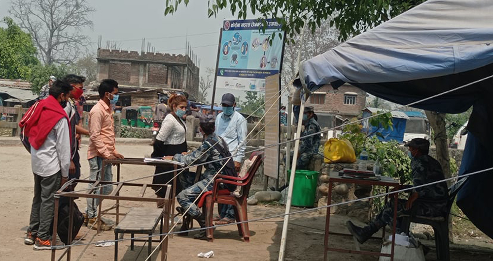 त्रिनगर र गड्डाचौकी नाकाबाट भित्रिनेहरुमा कोरोना संक्रमण