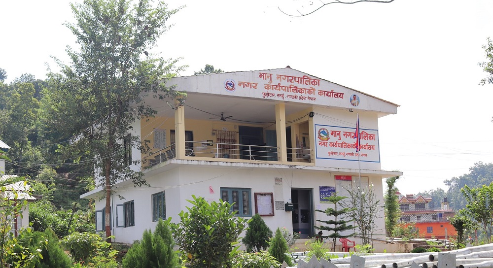 भानु नगरपालिकाका कर्मचारीमाथि चोरीको आरोप, कामकाज ठप्प