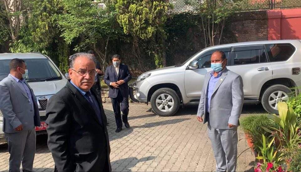 देउवा निवास पुगे कांग्रेस, माओवादी केन्द्र र जसपाका नेता, बैठक सुरु