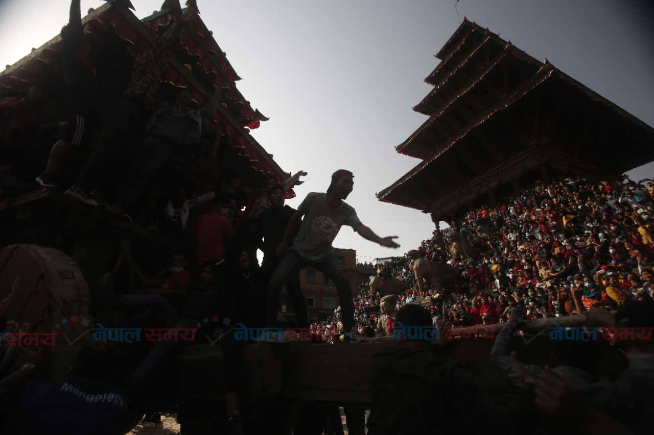 'भैल खः' तानेर यसरी सुरु भयो बिस्का जात्रा [१४ तस्बिर]