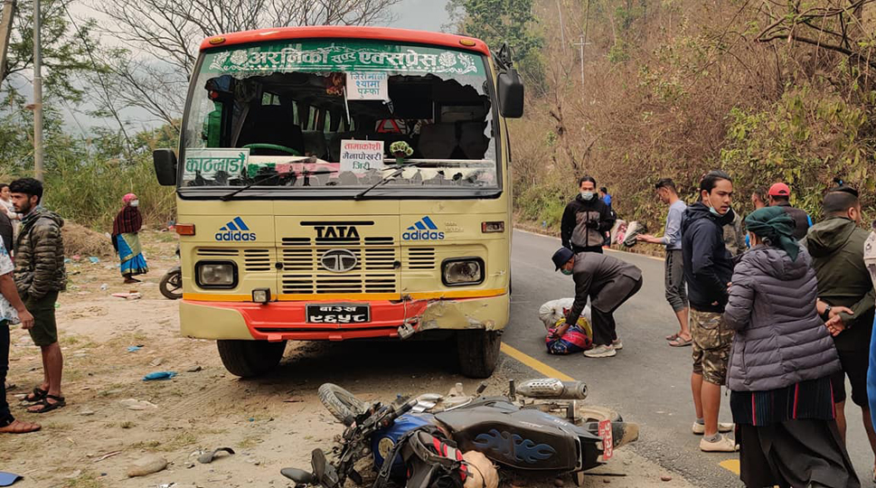सुकुटेमा दुर्घटना : प्रहरीले बल प्रयोग गरेर खुलायो राजमार्ग
