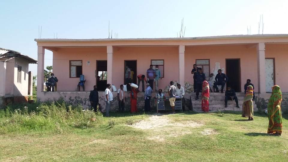 वडाध्यक्षले लगाए नगरपालिकामा ताला