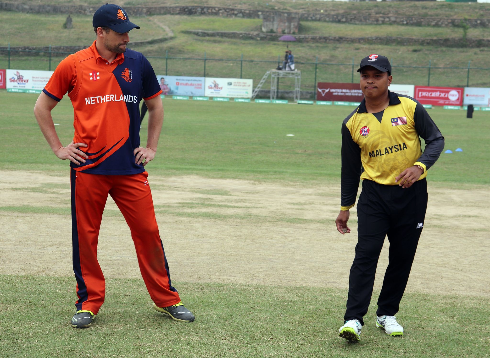 टस जितेर फिल्डिङ गर्दै मलेसिया