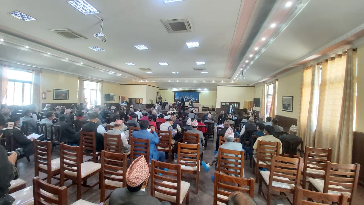 एमाले विवाद : स्पष्टीकरण नबुझाउने नेतालाई पुनर्गठित स्थायी कमिटीले कारबाही गर्ने