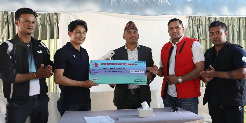 रंगशाला निर्माणका लागि खेलाडी संघको सहयोग