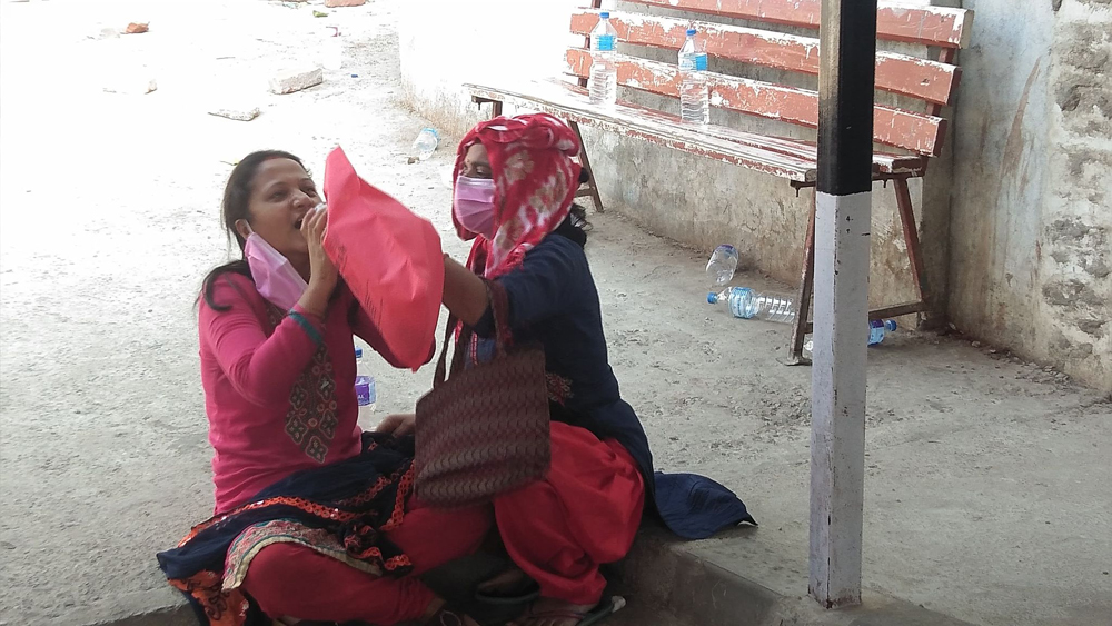 कोरोना संक्रमितको बेहाल : आईसीयू खोज्दाखोज्दै जान्छ ज्यान 