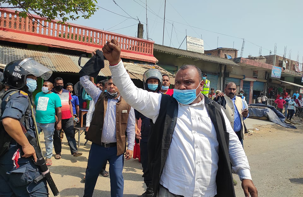 मन्त्री पाण्डेलाई जसपाका कार्यकर्ताले देखाए कालो झण्डा 