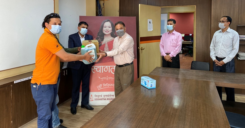 सिद्धार्थ इन्स्योरेन्सद्वारा मास्क र स्यानिटाइजर प्रदान