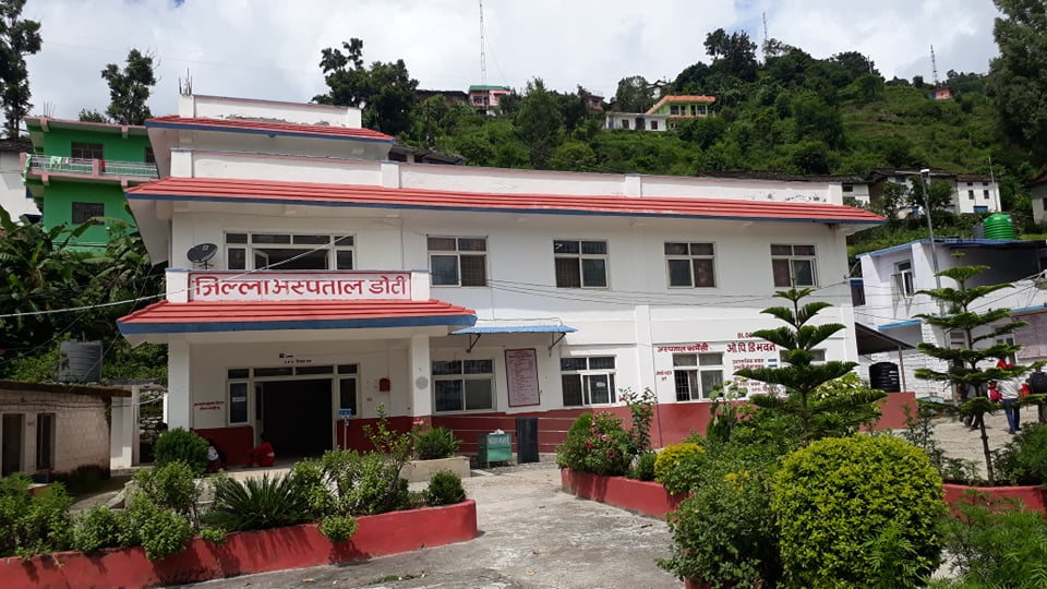 डोटीमा आईसीयू र भेन्टिलेटर अभावमा संक्रमितले ज्यान गुमाउँदै 