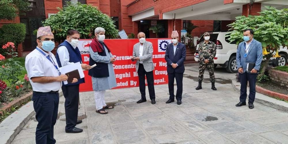 होङ्सी शिवम् सिमेन्टले सरकारलाई दियो २०० थान अक्सिजन कन्सन्ट्रेटर