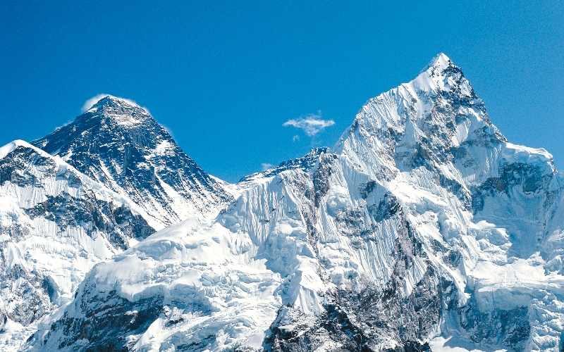 सगरमाथा आरोहण गर्न गएका दुई विदेशीको चिप्लिएर मृत्यु 
