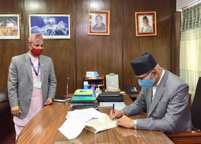 अर्थमन्त्री पौडेलद्वारा ३ अस्पताललाई पौने ६ करोड बजेट स्वीकृत