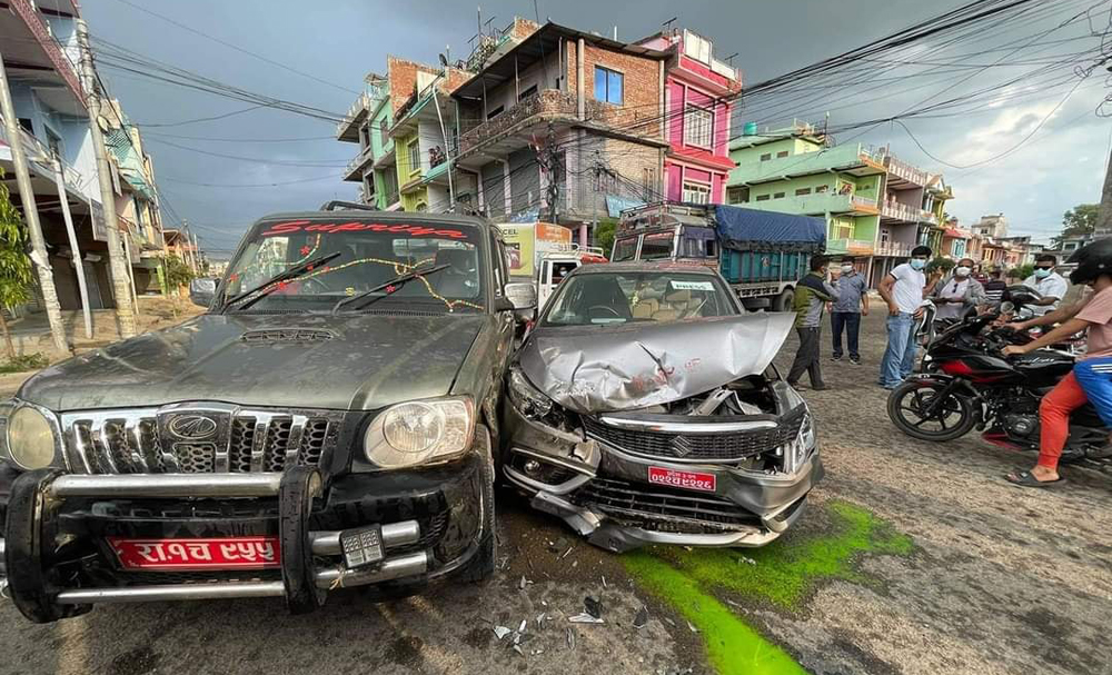 पत्रकार महासंघका अध्यक्ष पोखरेल सवार कार दुर्घटनामा, सबै सुरक्षित