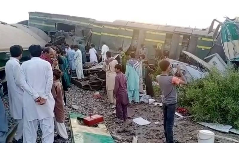 पाकिस्तानमा रेल दुर्घटना हुँदा ३० जनाको मृत्यु