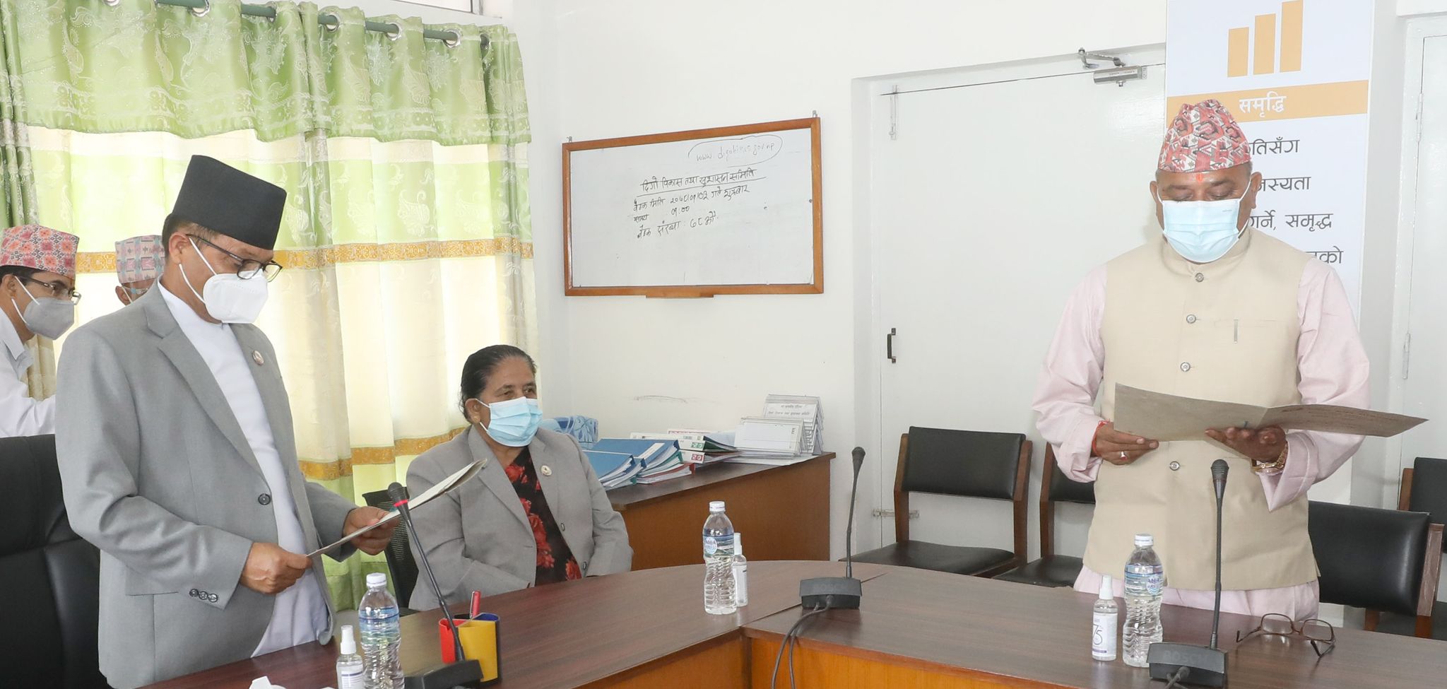 लुम्बिनीबाट राष्ट्रियसभा सदस्यमा निर्वाचित पाण्डेयले लिए शपथ