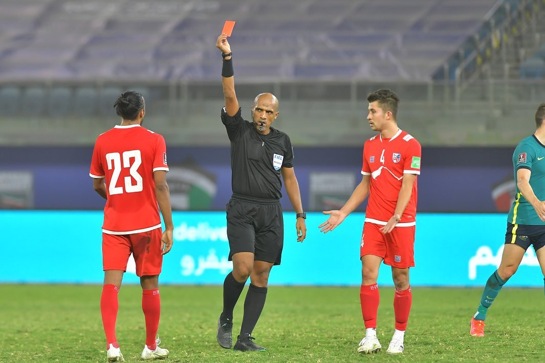 पहिलो हाफमा रोहित चन्दले पाए रेड कार्ड, नेपाल दुई गोलले पछि