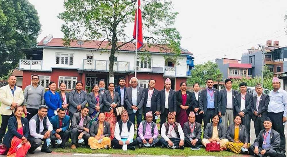 गण्डकी प्रदेश प्रमुखको कार्यालयअगाडि विपक्षी गठबन्धनका ३१ सांसद धर्नामा