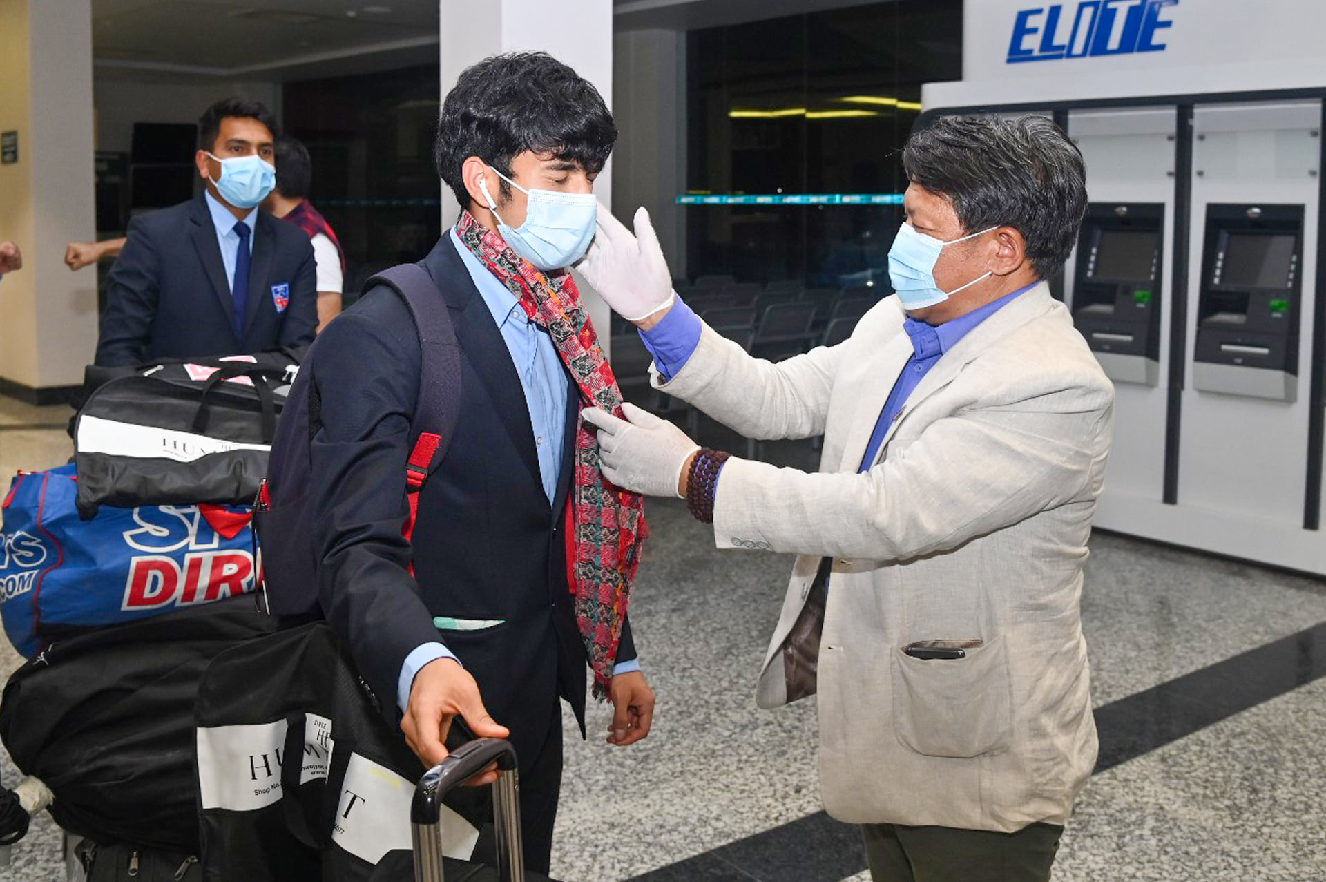 विश्वककप छनोट खेलेर फर्किएको नेपाली टोलीलाई कर्माछिरिङले गरे स्वागत