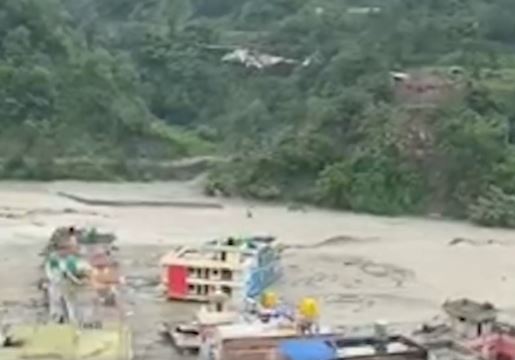 उद्धारका लागि हेलिकप्टरसहित सेना, प्रहरी र सशस्त्र पुग्यो मेलम्ची