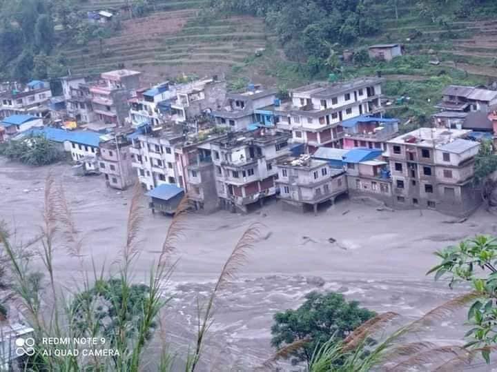 बाढीपछि गृहजिल्ला पुगे स्वास्थ्यमन्त्री तामाङ