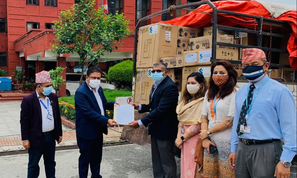 स्ट्यान्डर्ड चार्टर्ड बैंकद्वारा स्वास्थ्य उपकरण सहयोग