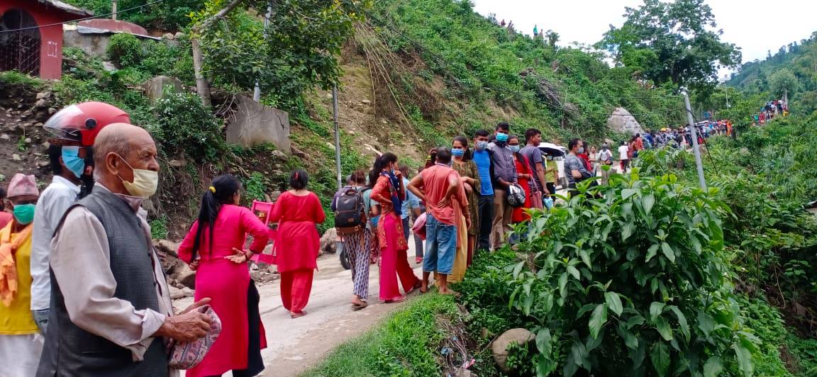 मेलम्चीबाट स्थलगत : फेरि बाढीको चेतावनी, प्रहरीले खाली गरायो बजार [फोटो/भिडियो]