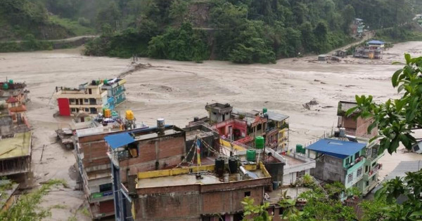 दोलालघाट पुरानो बजार क्षेत्रका ११ घर डुबानमा
