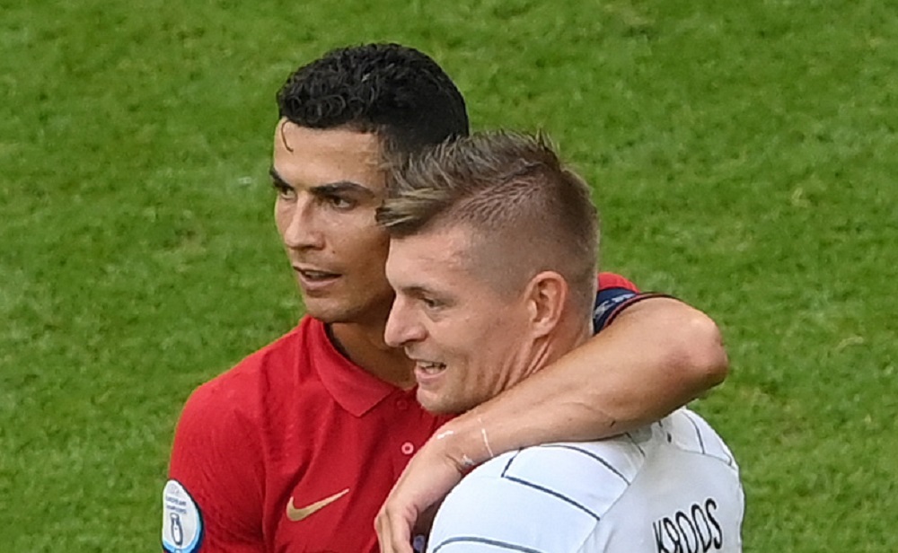 रोनाल्डो र क्रुसको यस्तो आत्मीयता जसले फुटबलप्रेमी संसारलाई नै मुग्ध बनायो