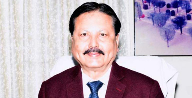 उपकुलपति डा. ज्ञानेन्द्र गिरीलाई  कारबाही माग गर्दै मेडिकल काउन्सिलमा उजुरी