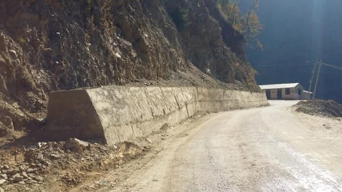 पहिरोले अवरुद्ध हेटौंडा-कुलेखानी-काठमाडौं सडक खुल्यो