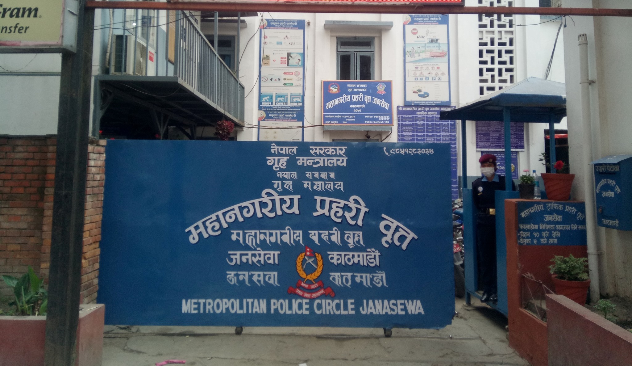 न्युरोडका स्थानीयले जब घरको छतबाट बालिकामाथि जबर्जस्ती भइरहेको देखे