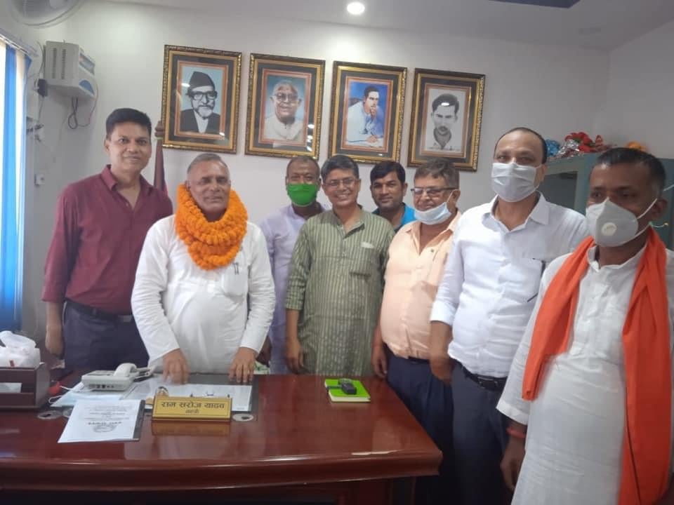 सहिदका तस्बिर हटाएर जब मन्त्रीले कार्यकक्षमा राखे कांग्रेस नेताका तस्बिर