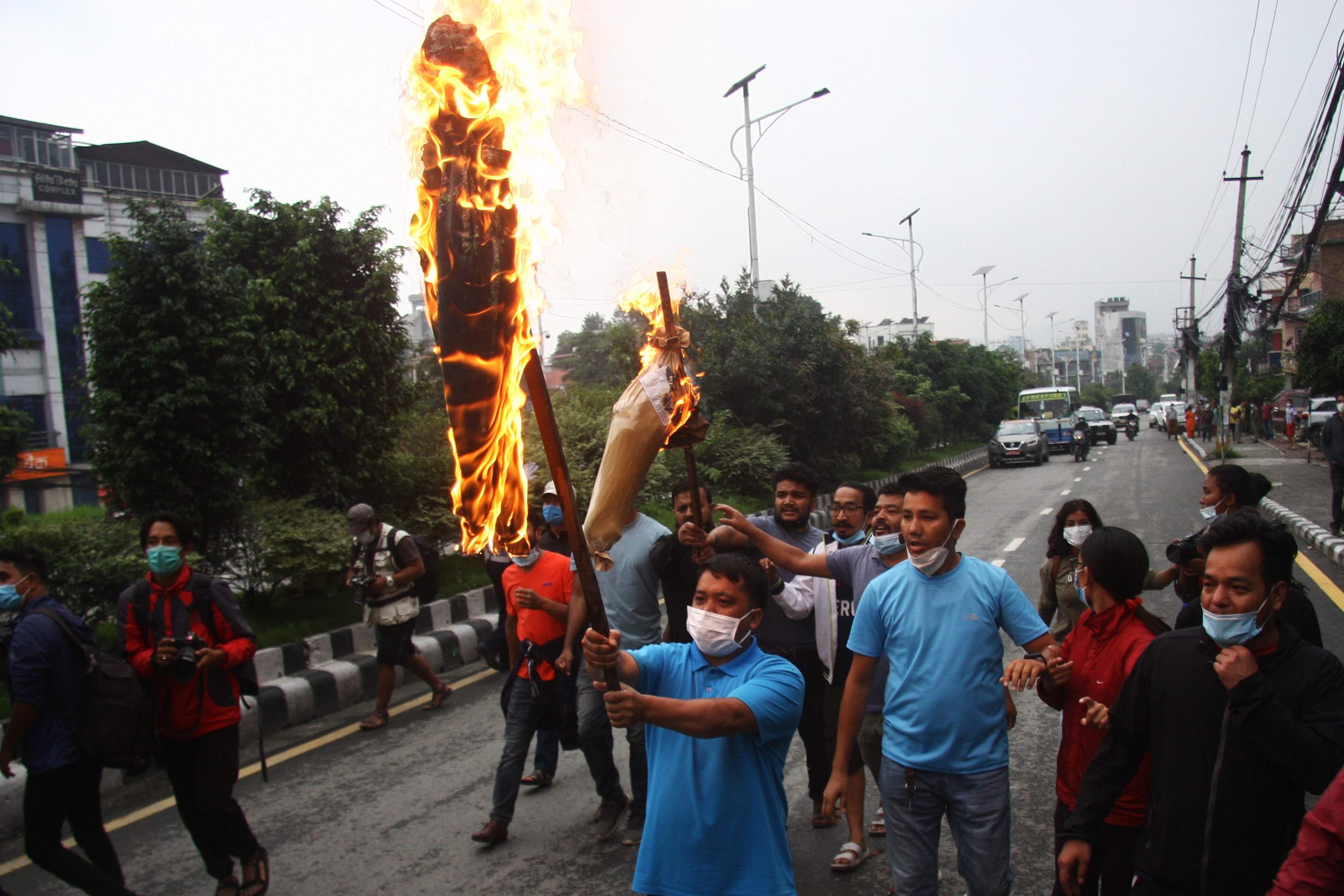 बानेश्वरमा विद्यार्थी संगठनले जलाए प्रधानमन्त्रीको पुतला [तस्बिरहरु]