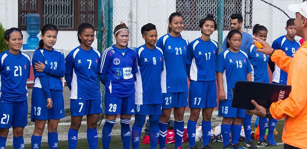 राष्ट्रिय महिला फुटबल टिमका प्रशिक्षक फिलिप्सले बन्द प्रशिक्षणका लागि बोलाए ४५ खेलाडी