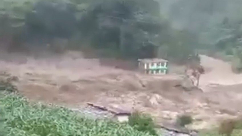 दार्चुलामा पहिरो जाँदा तीनको मृत्यु, विद्युत् आयोजना बगायो