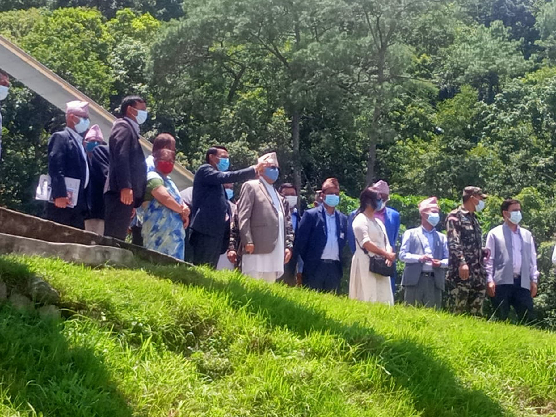 मेलम्चीवासीलाई ओलीको आश्वासन, बजार सुरक्षित स्थानमा व्यवस्थापन गरिनेछ