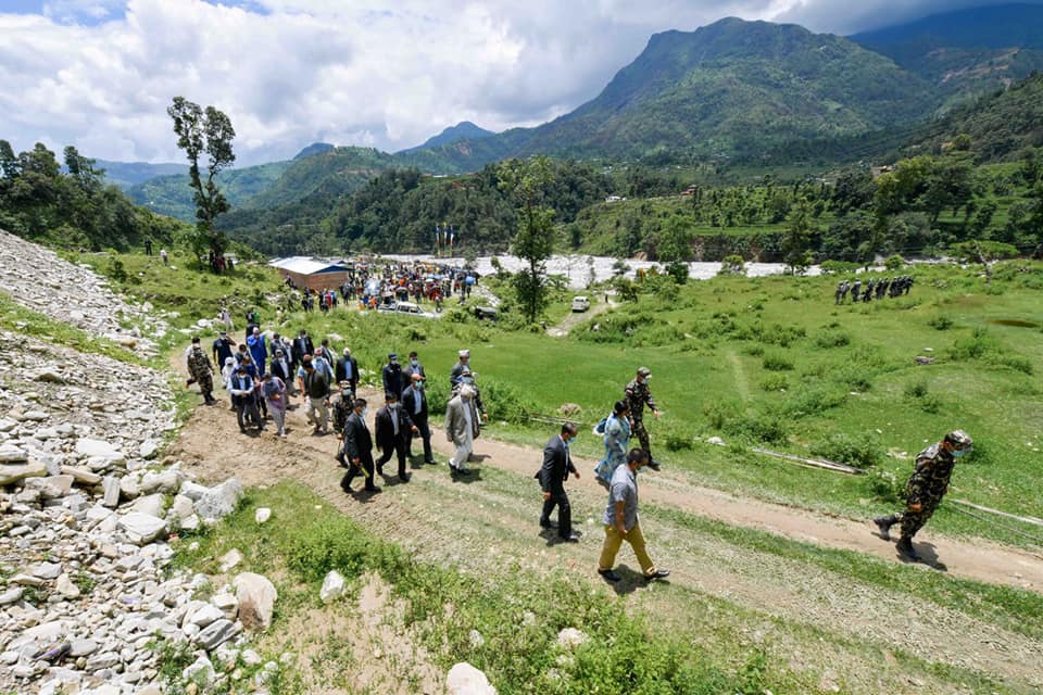बाढी आएको २६ दिनपछि मेलम्चीमा प्रधानमन्त्री [तस्बिरहरू]