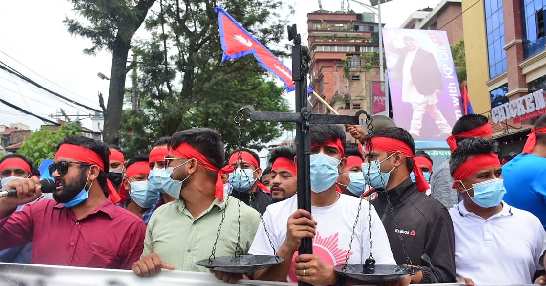 महेश बस्नेतको उक्साहटमा सर्वोच्चको आदेशविरुद्ध सडकमा उत्रिए एमाले कार्यकर्ता