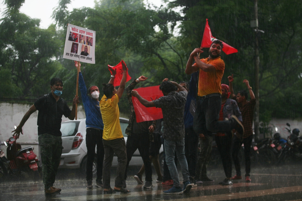 सर्वोच्चको फैसलाको स्वागत र विरोधमा प्रदर्शन [तस्बिरहरू]