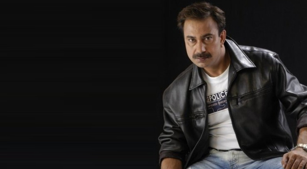 'हिरोइनलाई अंगालो मार्न चान्स दिएको' अभिव्यक्तिले फेरि विवादमा भुवन केसी