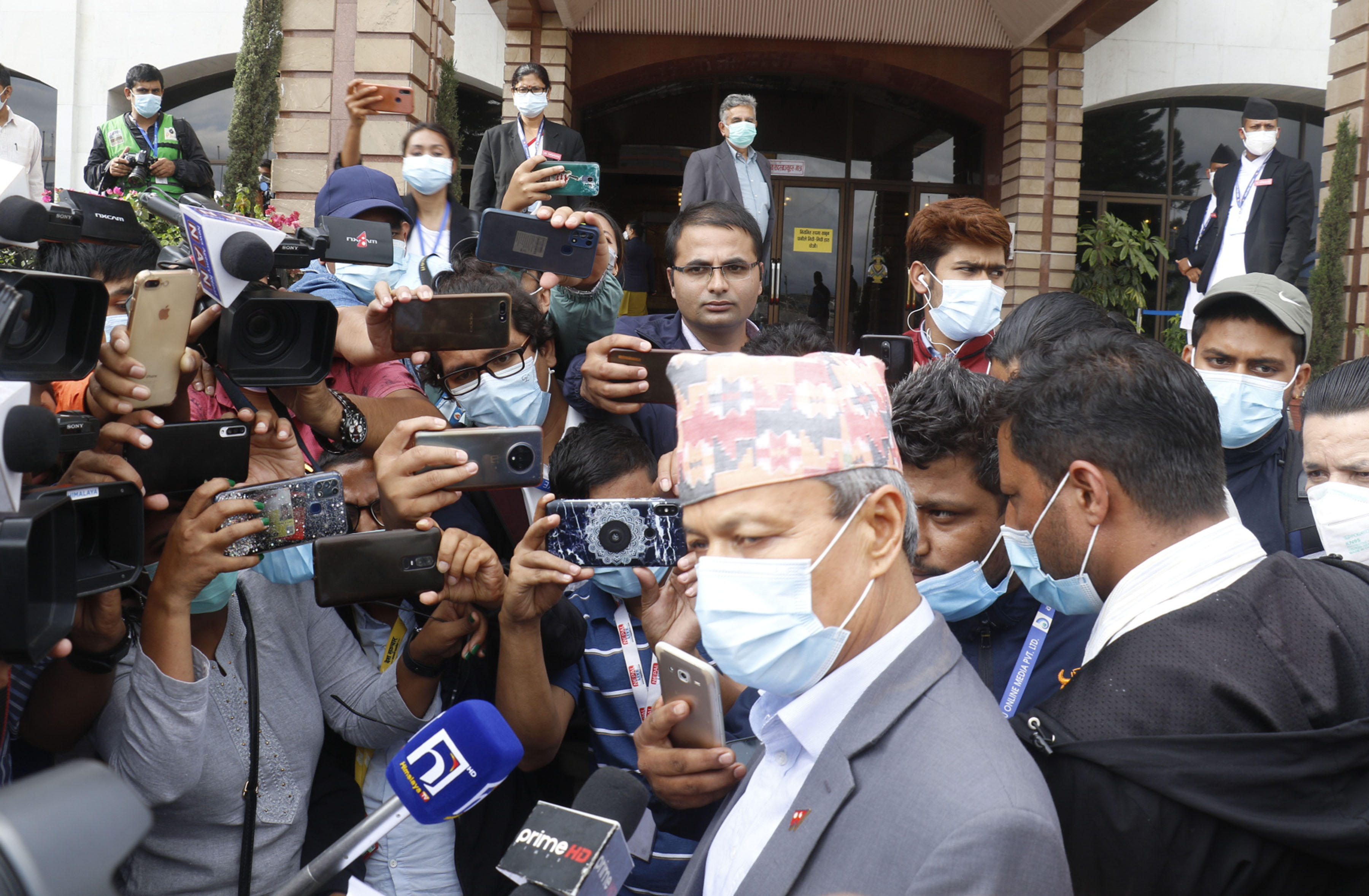 एमाले विभाजन रोक्न खोज्दा धम्की पाएका रावलले सांसदबाट यस कारण दिए राजीनामा