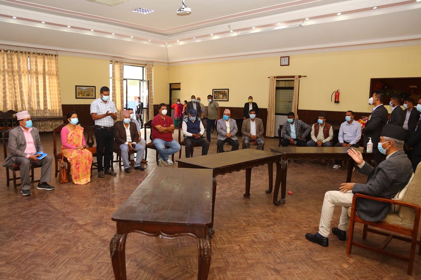 शिक्षक र निजामती कर्मचारीबीचको विभेद अन्त्य गर्ने प्रधानमन्त्रीको प्रतिबद्धता