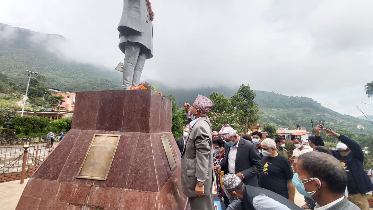 कोरोना खोप, उपचार र जनताको भोकमरीमा सरकारको ध्यान केन्द्रित होस् : माधव नेपाल