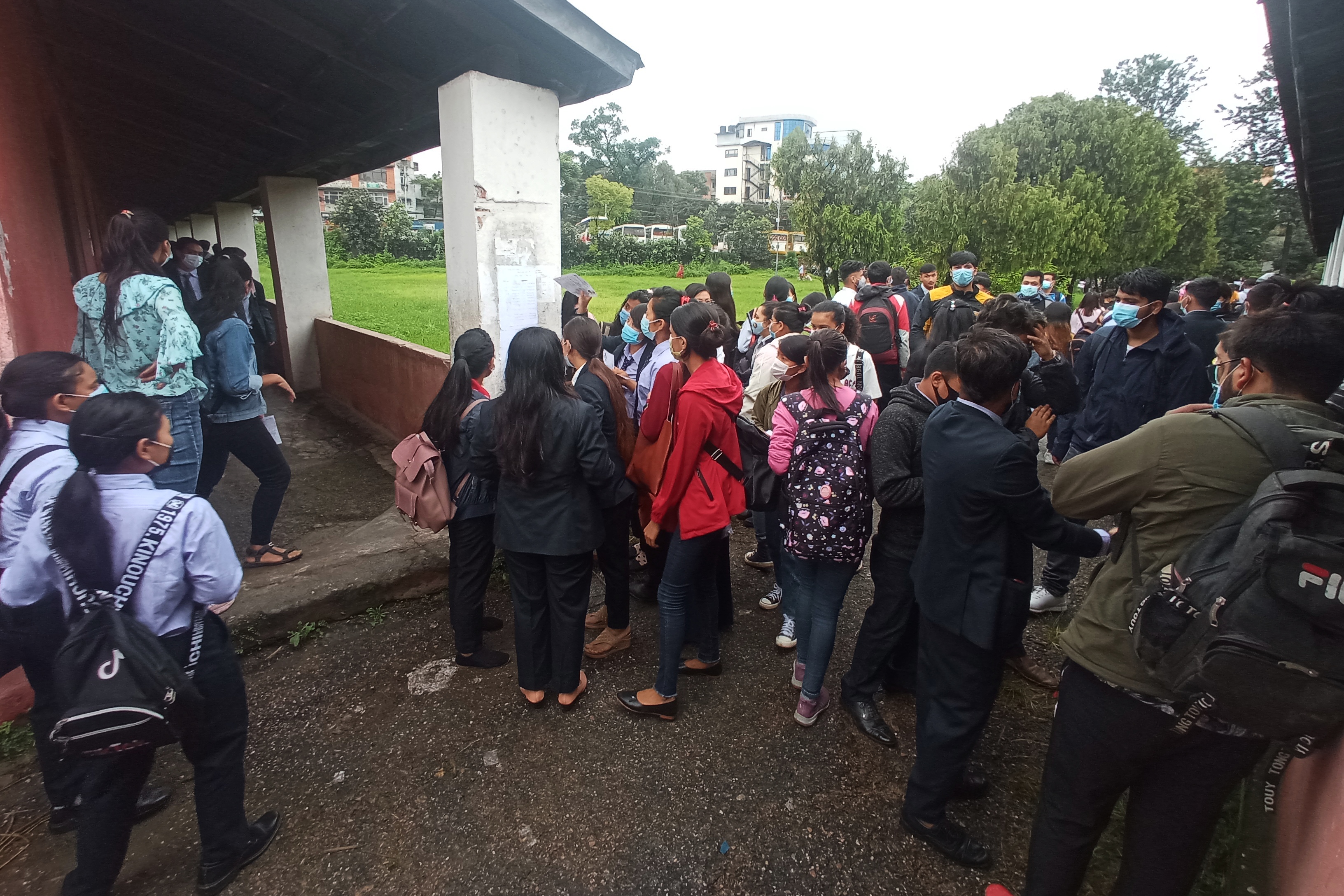 त्रिविको परीक्षामा स्वास्थ्य सुरक्षा मापदण्डको बेवास्ता