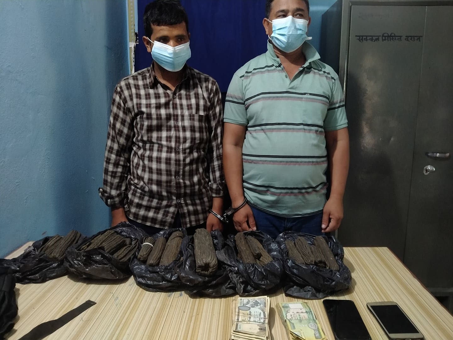 साढे ५ किलो चरेशसहित २ जना पक्राउ