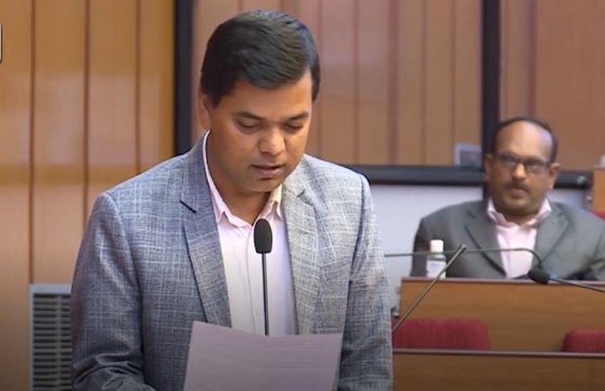 मन्त्री बन्न नेताका घरघरमा भैलो खेल्न थाले : सांसद पन्थ 