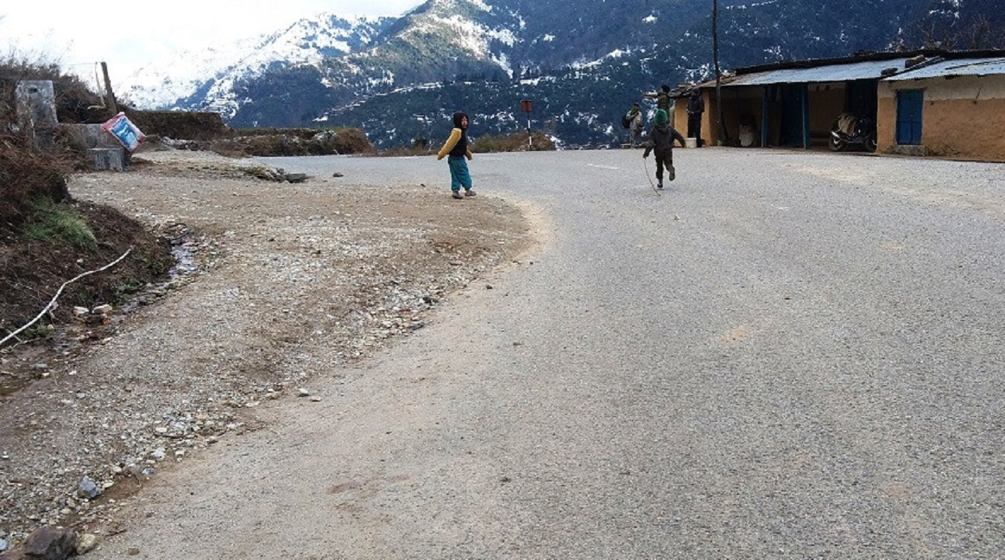 मध्यपहाडी राजमार्ग : पोखरामा बजार क्षेत्र छाडेर गाउँ उक्लियो