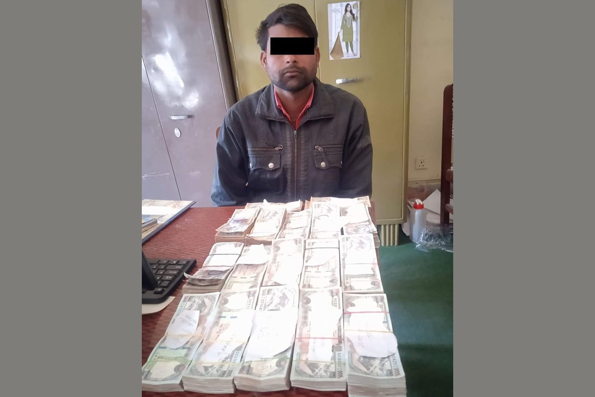 अवैध १८ लाख रुपैयाँसहित भारतीय नागरिक पक्राउ